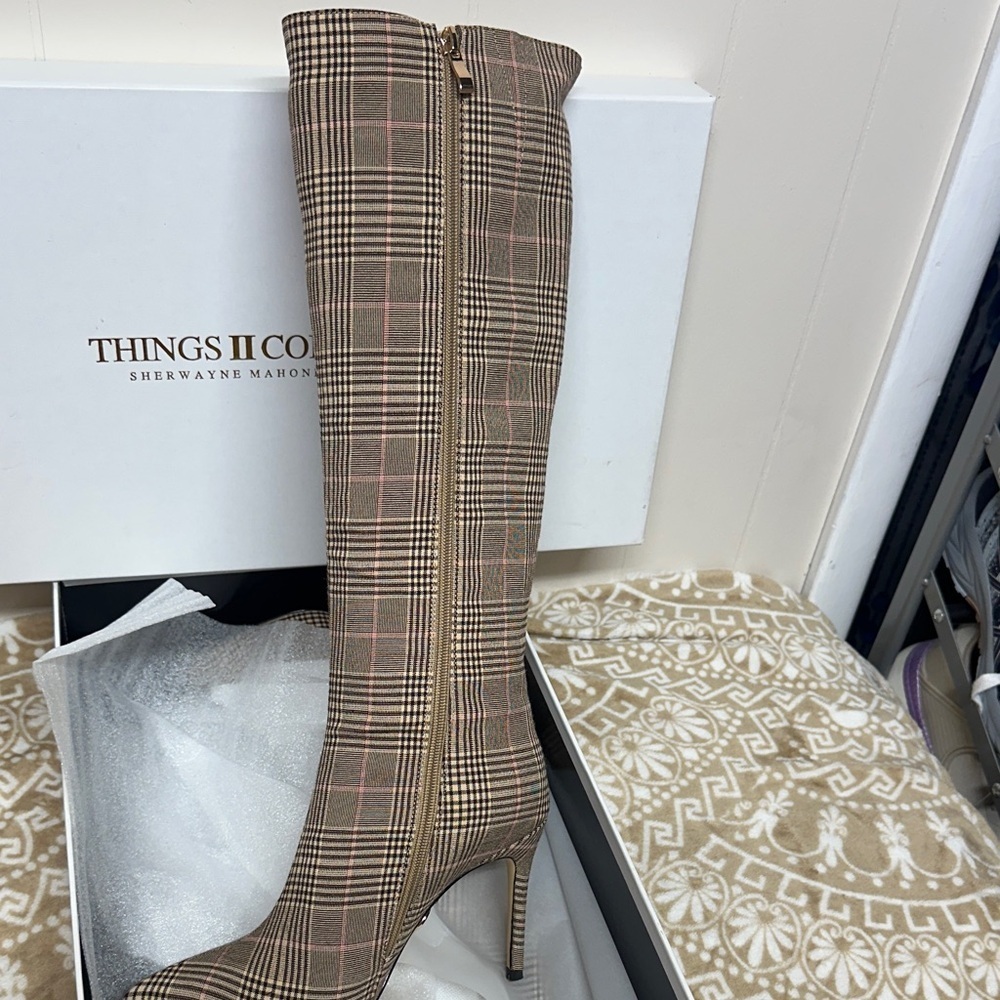 Things II Come Lacorei Plaid Knee-High Boots Featured on Runway - Picture 5 of 14
